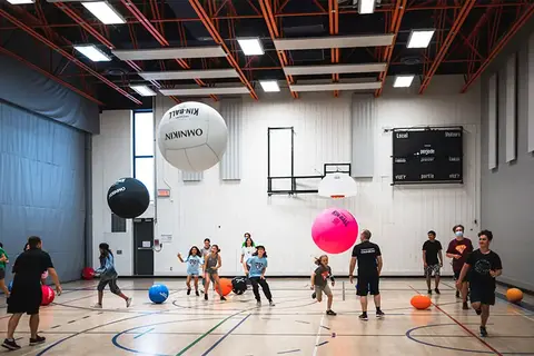 Bubblegum bulldog Omnikin leikki Kinball Klubbensport.fi